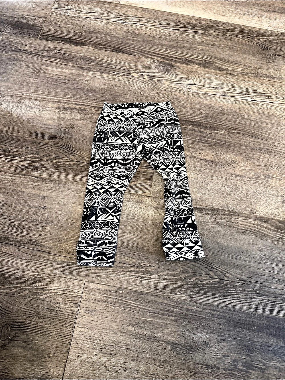 Little & Lovely Geometric Leggings in Black & White Size 3T